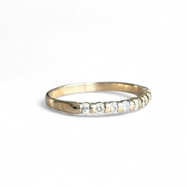 Demi-alliance en or jaune 18 carats et diamants