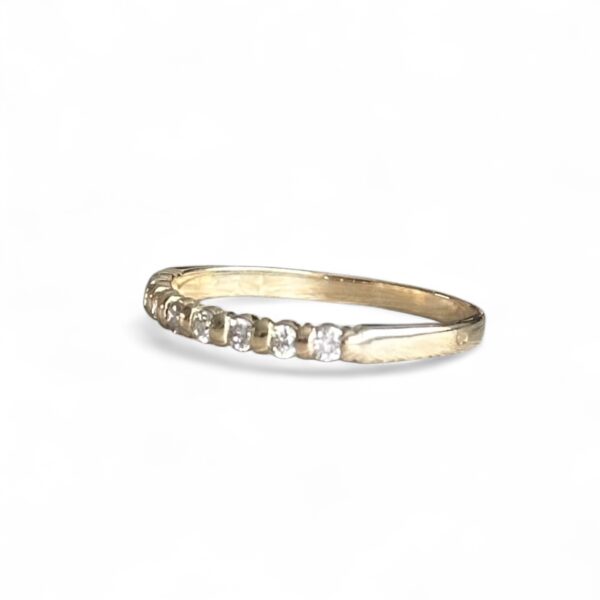 Demi-alliance en or jaune 18 carats et diamants