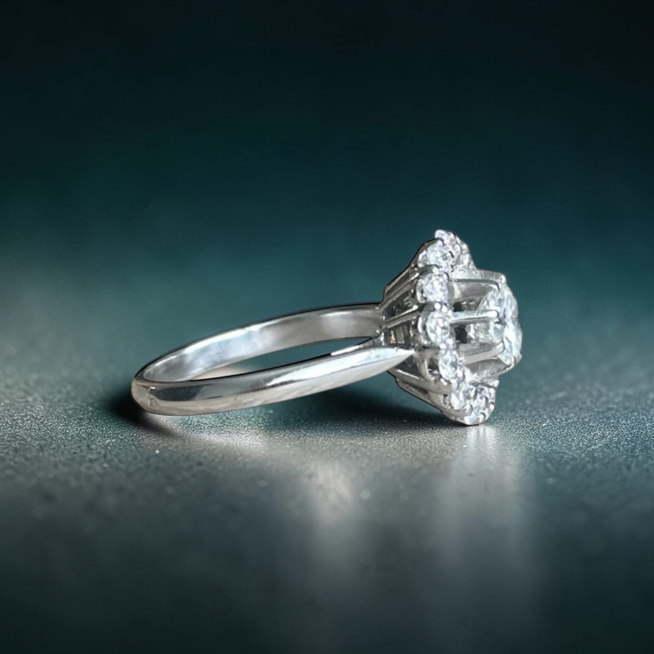 Bague diamant halo 1 carat en or blanc 18 carats – diamant central 0,50 carat | Des Bijoux en Or profil bague diamant halo or blanc 18 carats