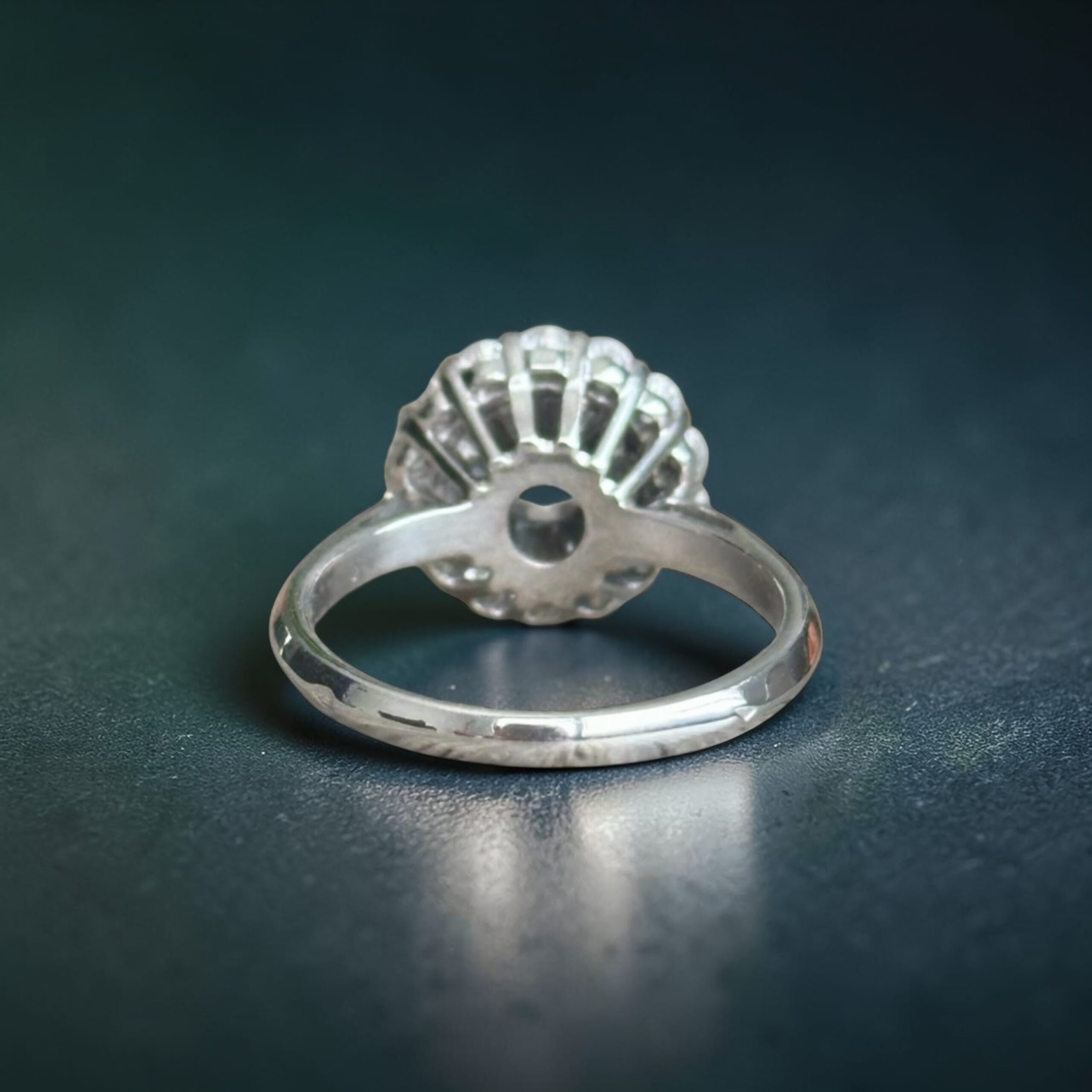 Bague diamant halo 1 carat en or blanc 18 carats – diamant central 0,50 carat | Des Bijoux en Or monture bague diamant halo or blanc 18k