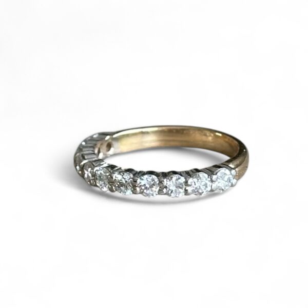 Demi-alliance en or 18 carats avec 11 diamants
