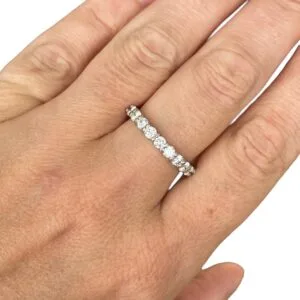 Demi-alliance en or 18 carats avec 11 diamants