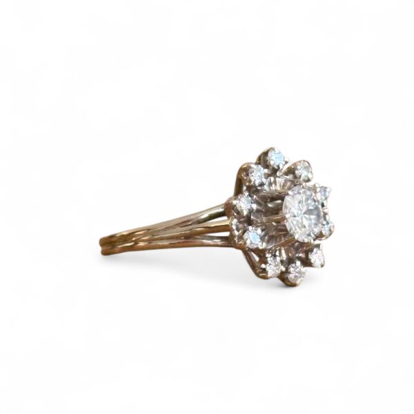 Bague marguerite en or blanc 18 carats