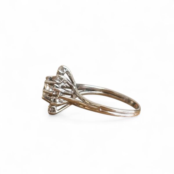 Bague marguerite en or blanc 18 carats