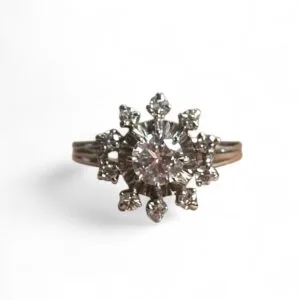 Bague marguerite en or blanc 18 carats