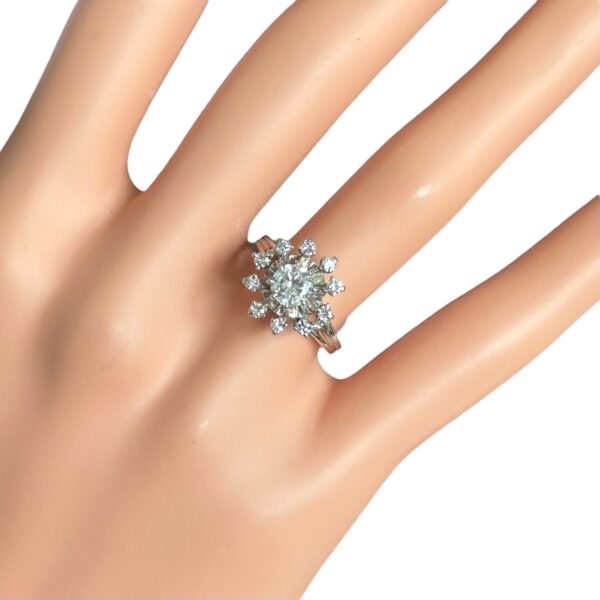 Bague marguerite en or blanc 18 carats