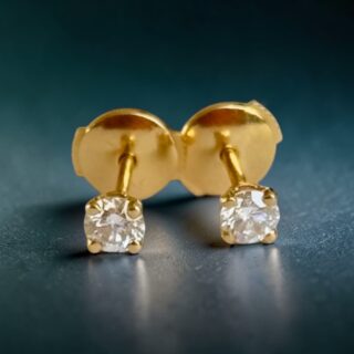 Puces d’oreilles diamants 0,30 carat en or jaune 18 carats – fermoirs Alpa