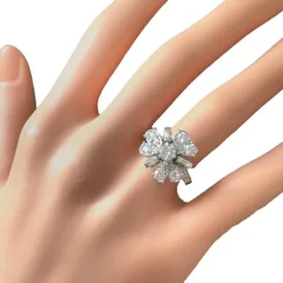 Bague fleur vintage diamants 1,60 ct en or blanc 18 carats et platine